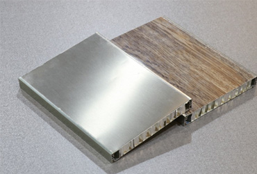 地腳套鋁材衛(wèi)生間隔斷1