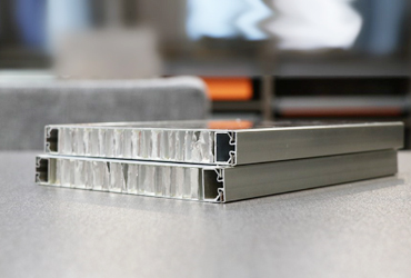 全鋁復合蜂窩板衛生間隔斷3