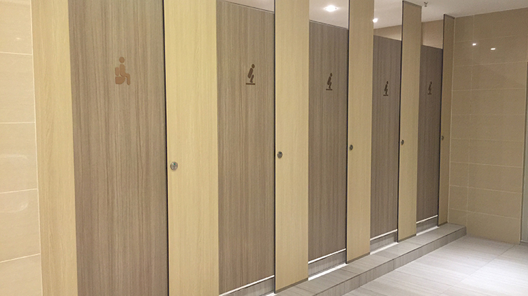 鋁紳仕攜手寧鄉四中公共衛生間隔斷定制案例